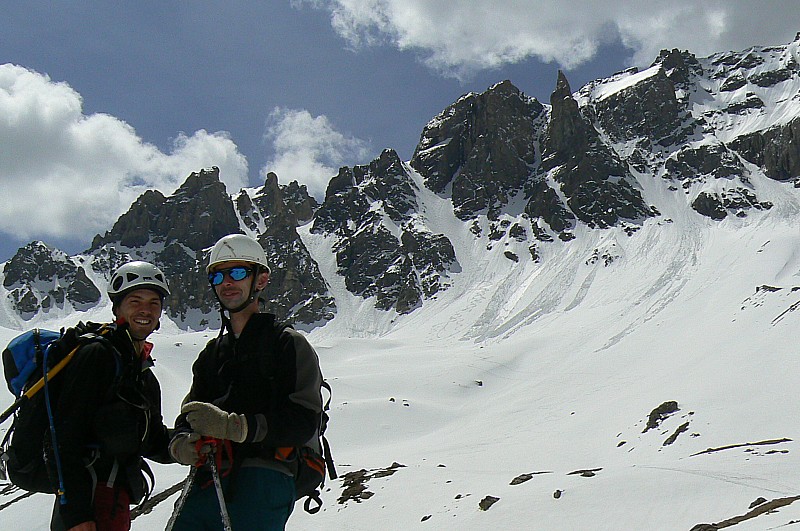 #4 les pignoufs : Ah, ils sont pas beaux nos apprentis skieurs alpinistes! Viva les tchapakans! les pignoufs : Ah, ils sont pas beaux nos apprentis skieurs alpinistes! Viva les tchapakans!