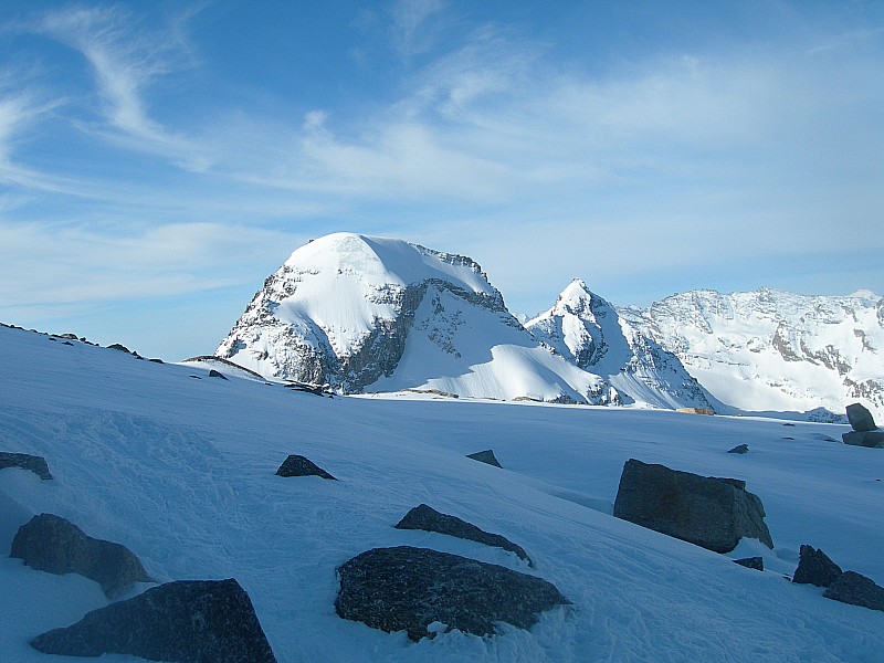 #1 Face Est : Pour voir le Versant EST et l Face Est : Pour voir le Versant EST et l'ARETE EST. Merci à Paolo di Grazia pour la photo et croisé le jour du Grand Paradis