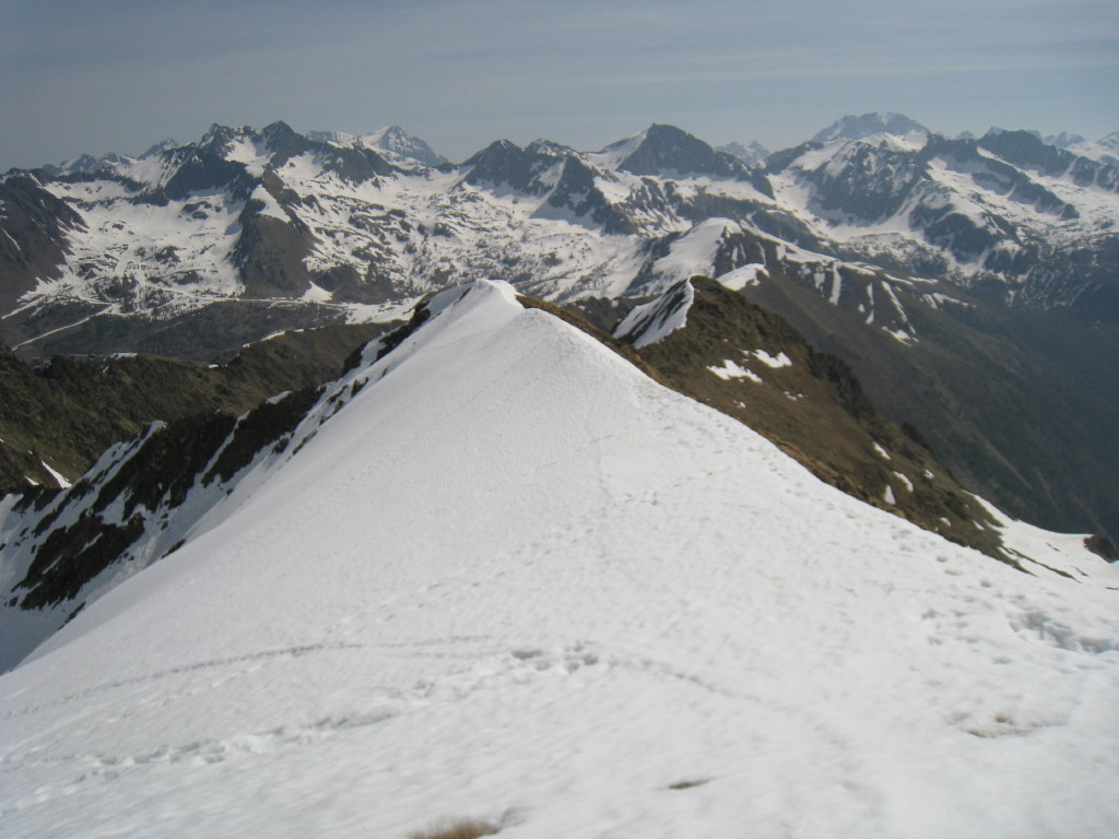 #1 Vue du sommet : Crête SE vers Argentera. On descend sur la gauche. Vue du sommet : Crête SE vers Argentera. On descend sur la gauche.