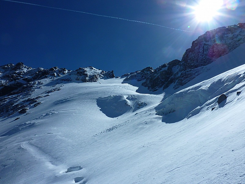 #7 Aig. de Péclet : Haut de la face W. Les traces d Aig. de Péclet : Haut de la face W. Les traces d'hier ont déjà été rafraichîes.