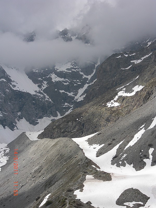 #9 le bas du col des avalanches. : juste avant la pluie. le bas du col des avalanches. : juste avant la pluie.