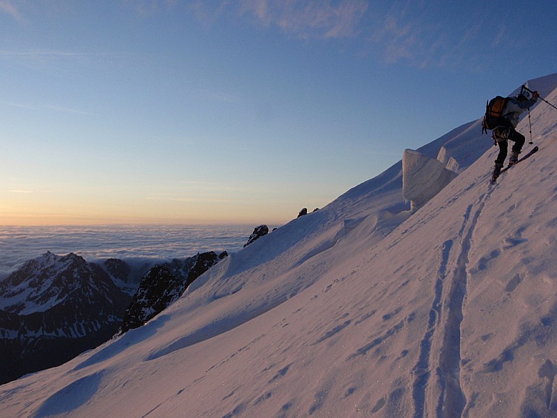 #7 montée sur l montée sur l'arete : Au petit matin avant la rimaye