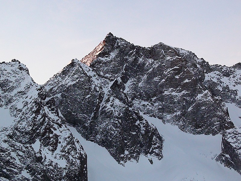 #1 La Gandolière au petit jour à notre arrivée sur le replat du glacier de la Selle La Gandolière au petit jour à notre arrivée sur le replat du glacier de la Selle