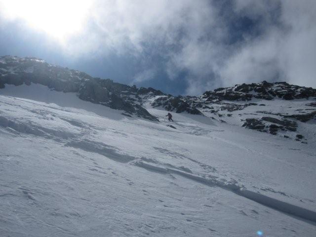 Cathy : Cathy en descente sous le sommet