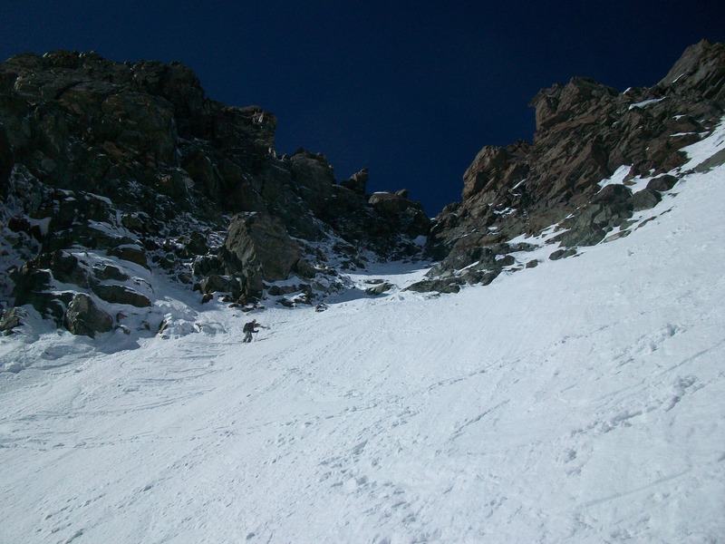 #16 Mont Viso : On s Mont Viso : On s'arrêtera àa ce ressaut, 40 m sous le mixte mais la neige avait déjà bien chauffé !