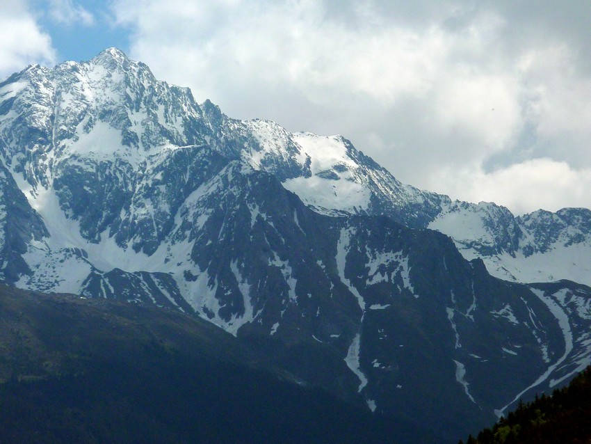 Vallonnet : Groupe du Grand Bec depuis Bozel, 2600m plus bas