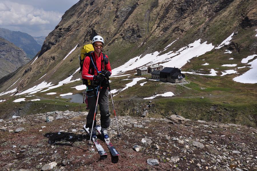 Refuge Bezzi : Skis aux pieds jusqu'au refuge!