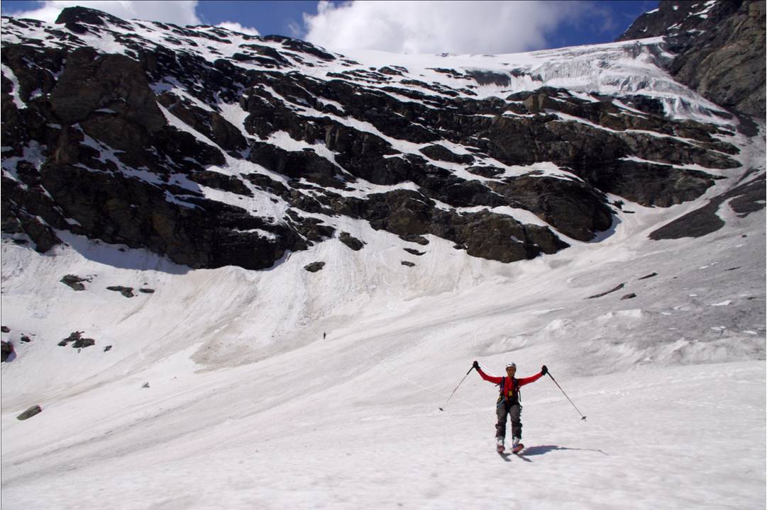 Sous les barres : Le système des barres inférieures qui soutiennent le glacier des Plattes vient d'être franchi. Victoire... et modestie.