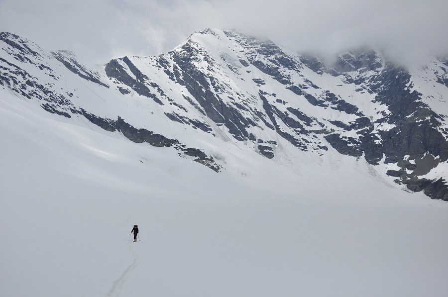 Glacier de la Glairetta : Début d'un long retour, tournant le dos à la face du jour, et son couloir vu dans son intégralité