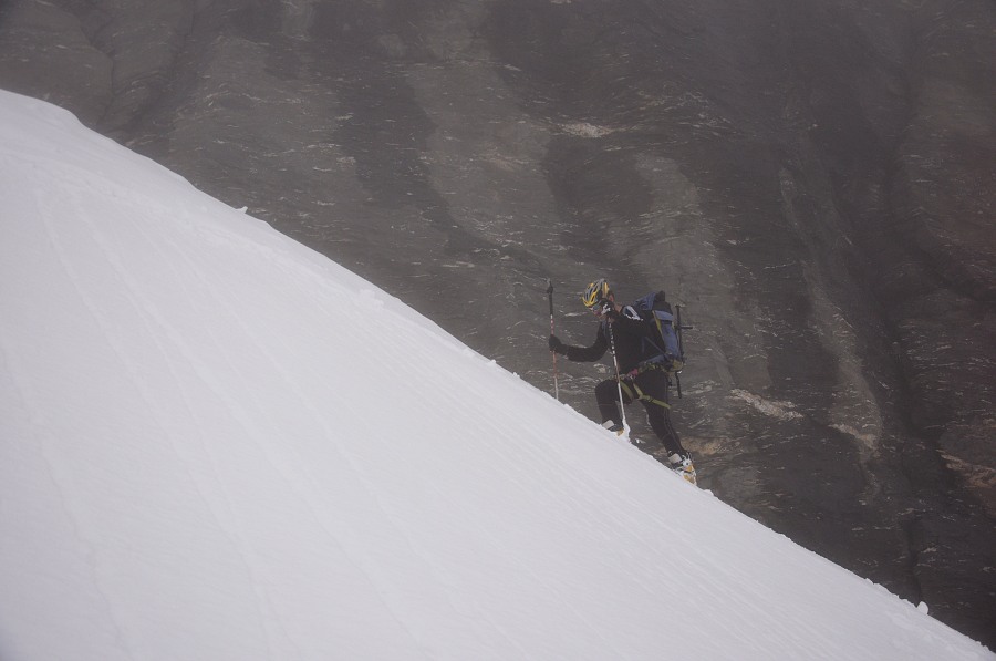 Facette NE : Montée sous les murailles de la Saissière