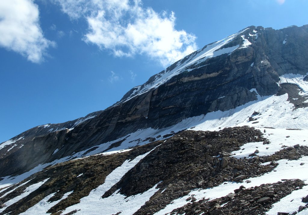 #10 La pente NW vue du Lac Foréant : Y a quand même une grande marche en bas de la face... La pente NW vue du Lac Foréant : Y a quand même une grande marche en bas de la face...