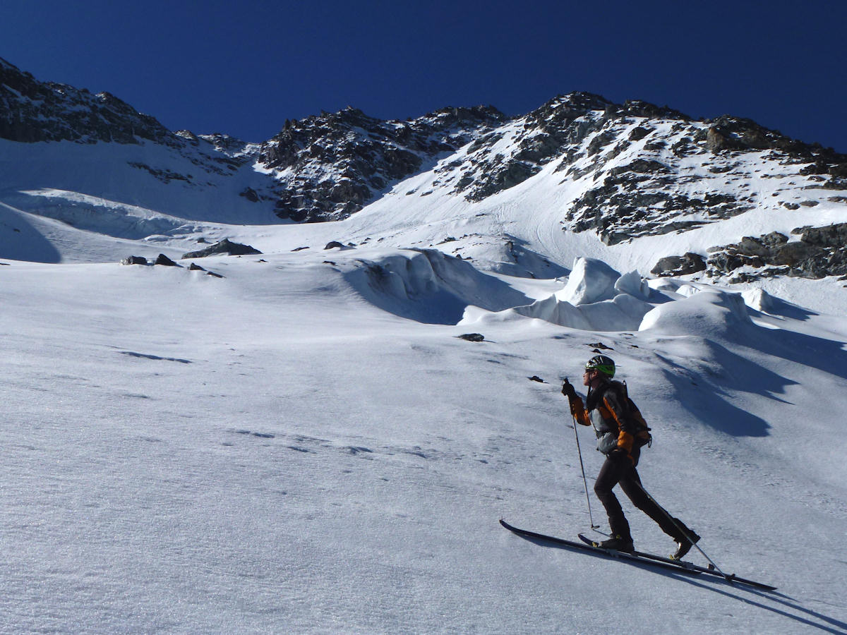 #13 Vers 3000 m : Le glacier est bien bouché, mais attention aux chutes de pierres. Vers 3000 m : Le glacier est bien bouché, mais attention aux chutes de pierres.