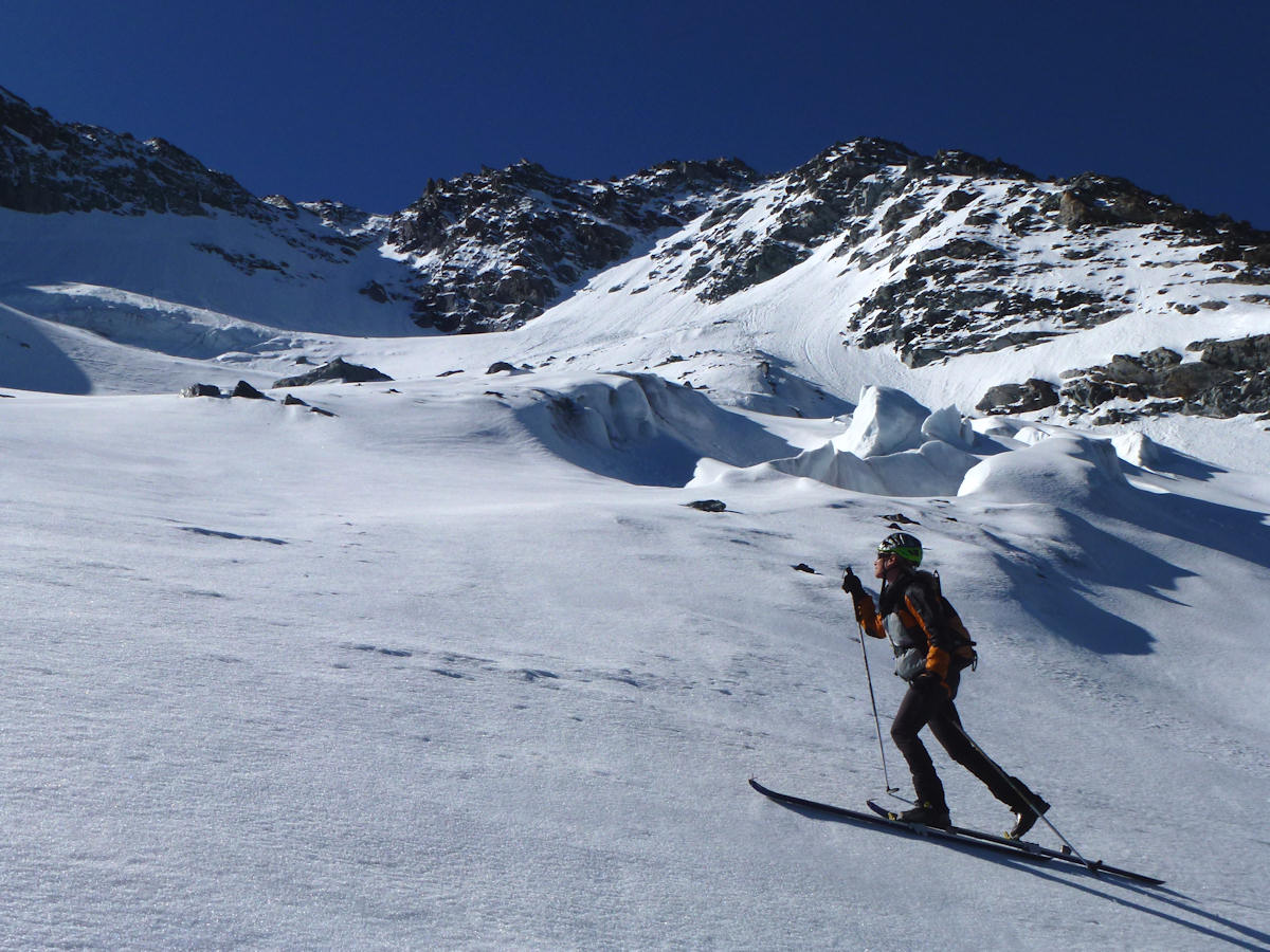 Vers 3000 m : Le glacier est bien bouché, mais attention aux chutes de pierres.