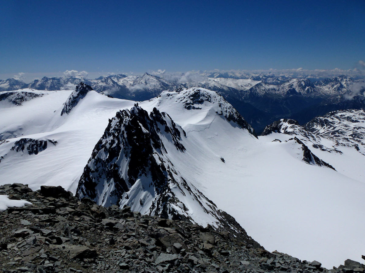 Du sommet, vers le Sud : Dôme et Aiguille de Polset, Mont et Col de Gébroulaz.