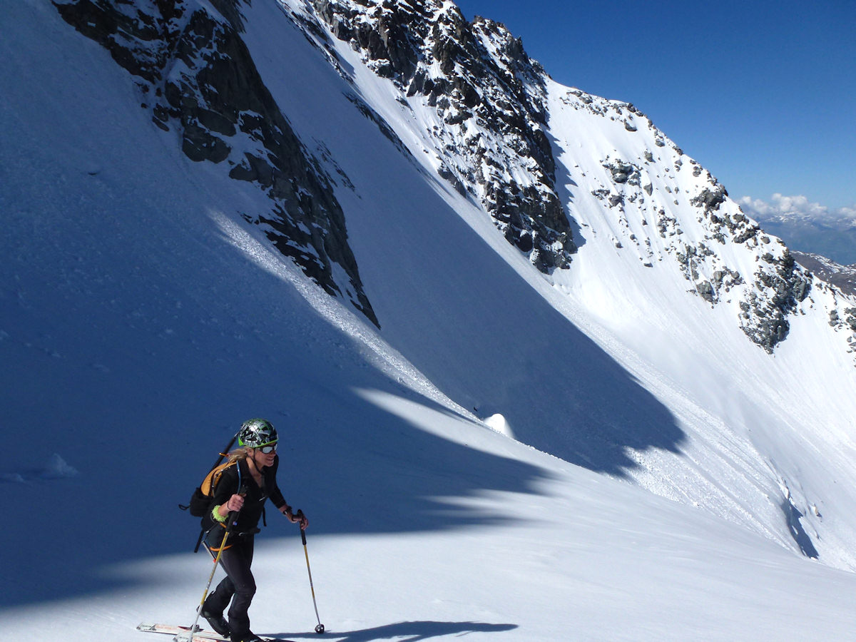 Courte mais raide. : La face Nord du Roc des Saints Pères en arrière plan.