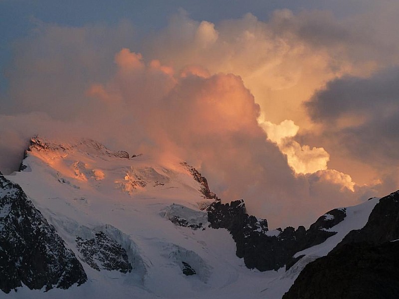 #7 Soir entre nuage et soleil : La météo fait bien les choses parfois. Soir entre nuage et soleil : La météo fait bien les choses parfois.