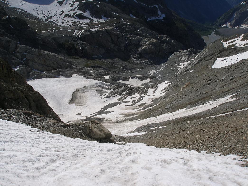 #27 vers 2800m, : aperçu des névés qui permettent de déscendre jusqu vers 2800m, : aperçu des névés qui permettent de déscendre jusqu'à2500m. ça passe mais plus pour longtemps