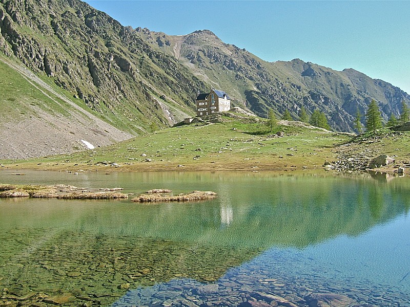 #2 Le lac inf d Le lac inf d'Ischiator : et le refuge Migliorero.