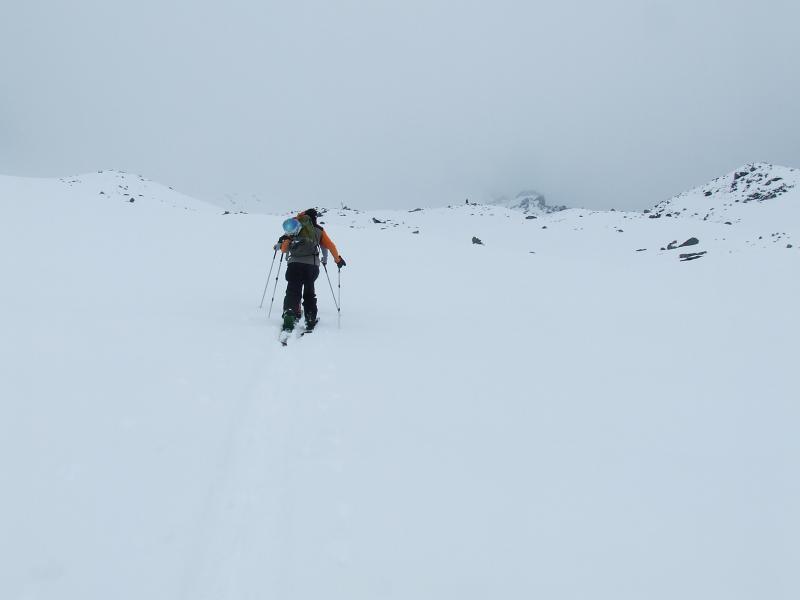 #4 Velan, couloir septentrional : Christophe part à la trace, le temps est toujours aussi bouché !! Velan, couloir septentrional : Christophe part à la trace, le temps est toujours aussi bouché !!