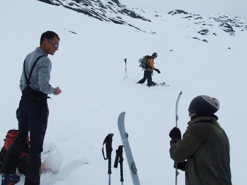 #3 Velan, couloir septentrional : On chausse sur le replat Velan, couloir septentrional : On chausse sur le replat