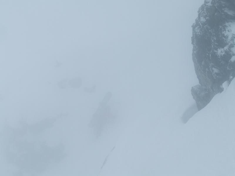 #8 Velan, couloir septentrional : Christophe qui cherche plus bas , dans cette purée ! Velan, couloir septentrional : Christophe qui cherche plus bas , dans cette purée !