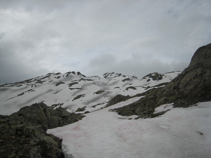 #4 Montée vers l Montée vers l'Aiguille : Cela passe (entre les rochers)
