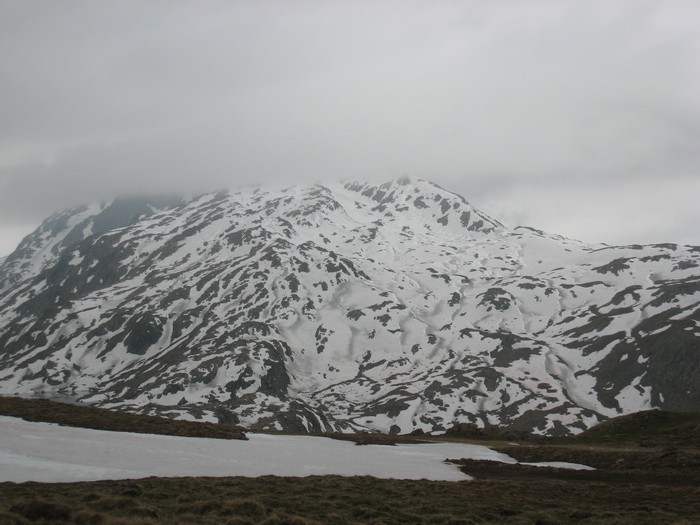 #2 Arrivée au refuge : Aiguille de Laisse dans la brume et il commence à pleuvoir... Arrivée au refuge : Aiguille de Laisse dans la brume et il commence à pleuvoir...