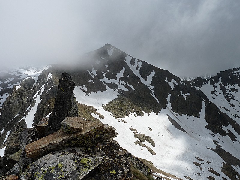 #10 Cairn sommital : et cime du Mercantour. Cairn sommital : et cime du Mercantour.