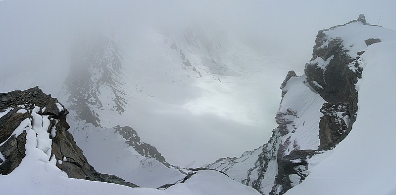 Au sommet : Vue partielle en regardant vers le glacier du Montet - très Alpin