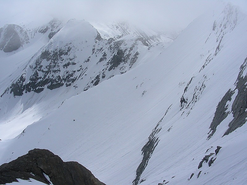 #8 côté vallée de l côté vallée de l'isere : quelques belles pentes émergent des nuages