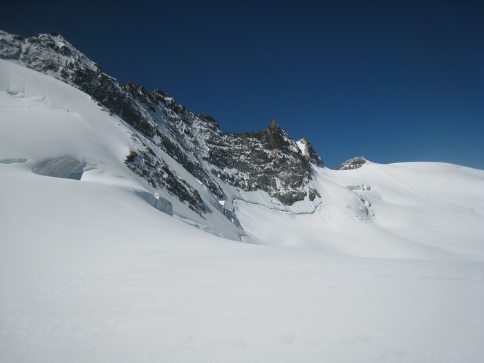 #9 Encore une petite montée : Skiable mais toujours bien gelé Encore une petite montée : Skiable mais toujours bien gelé