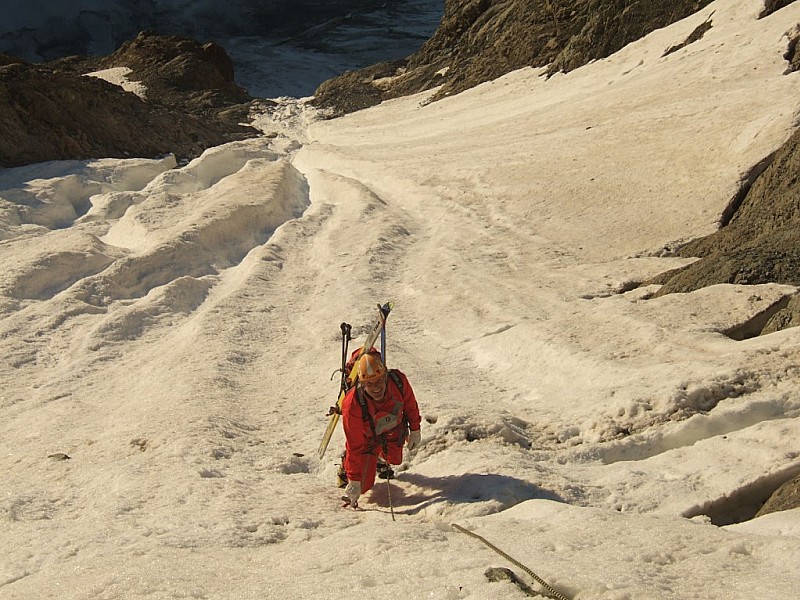 #3 couloir des avalanches : goulotte qui canalise bien les petites cailloux facécieux. couloir des avalanches : goulotte qui canalise bien les petites cailloux facécieux.