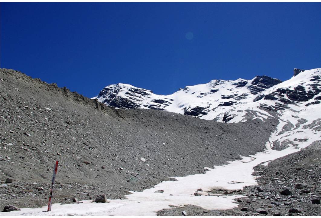 #11 Fin de saison??? : Une géniale bande blanche, sous le glacier Giasson, conduit la descente à l Fin de saison??? : Une géniale bande blanche, sous le glacier Giasson, conduit la descente à l'altitude 2600. Envie de prolongations... les plus beaux matches se jouent... aux prolongations!
