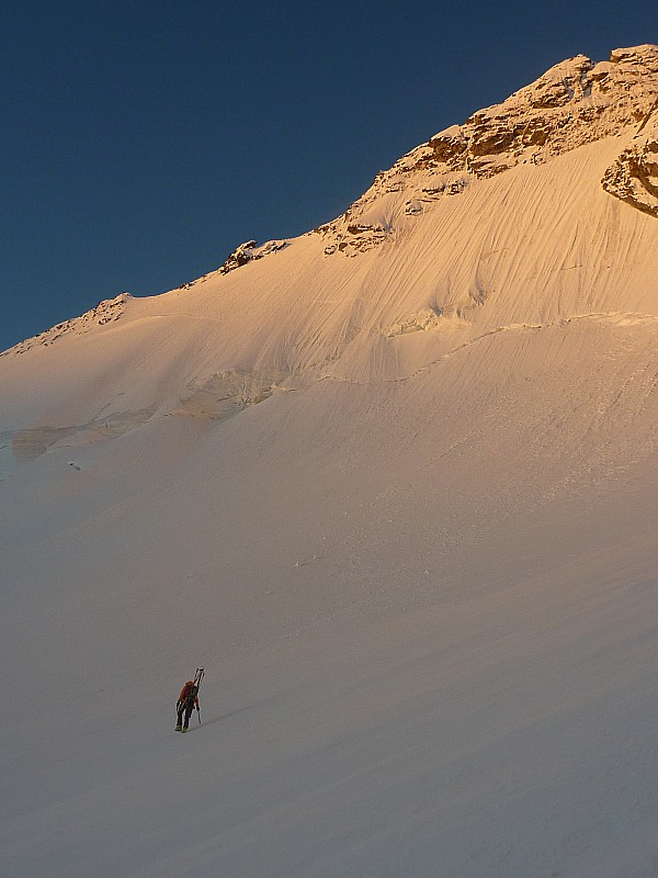 Lever de soleil : Au pied du mur, c'est le cas de le dire !