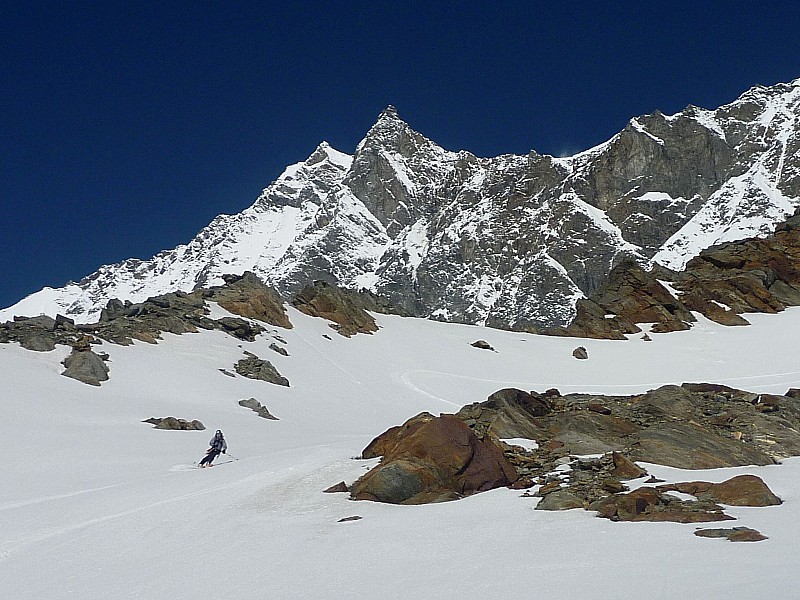 #28 Fallgletscher : Du bon ski d Fallgletscher : Du bon ski d'été sur fond de Dom de Mischabel