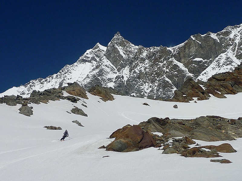 Fallgletscher : Du bon ski d'été sur fond de Dom de Mischabel