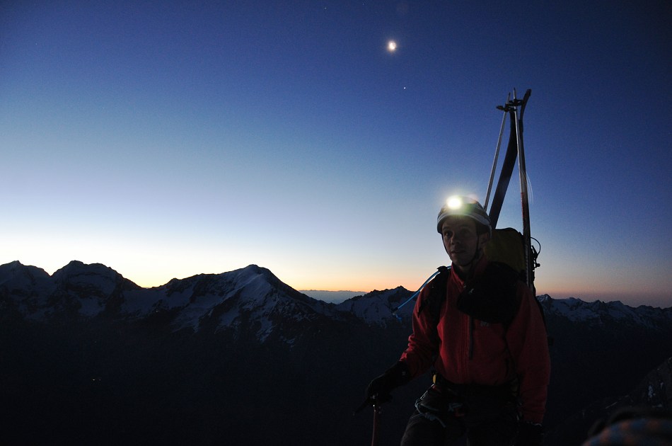 Hohbalmgletscher : Frontale contre lune au petit jour