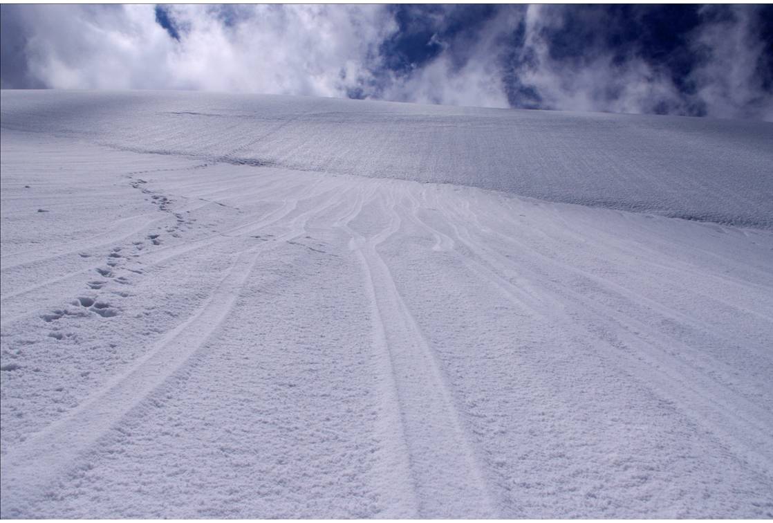 #12 La facette tracée : Finis les crampons, et l La facette tracée : Finis les crampons, et l'émotion du sommet... c'est au tour des skis de faire crisser le grésil.