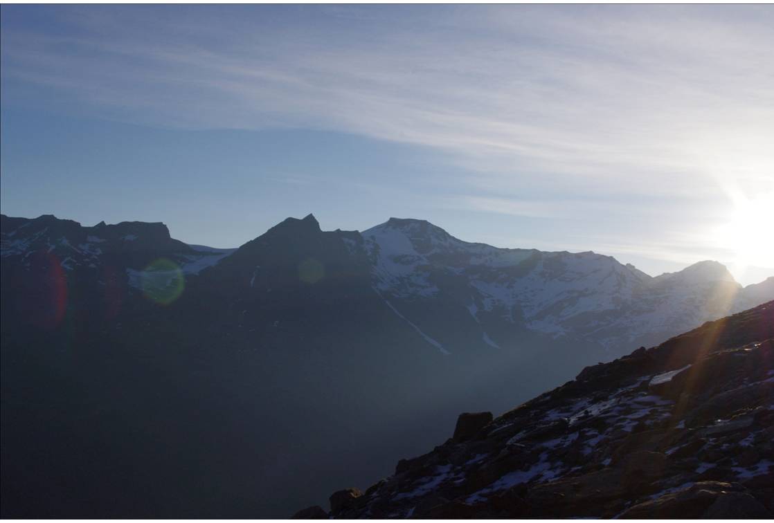 #2 Lever de soleil sur Albaron : Nuit étoilée, jour clair, la Haute Maurienne s Lever de soleil sur Albaron : Nuit étoilée, jour clair, la Haute Maurienne s'éveille.