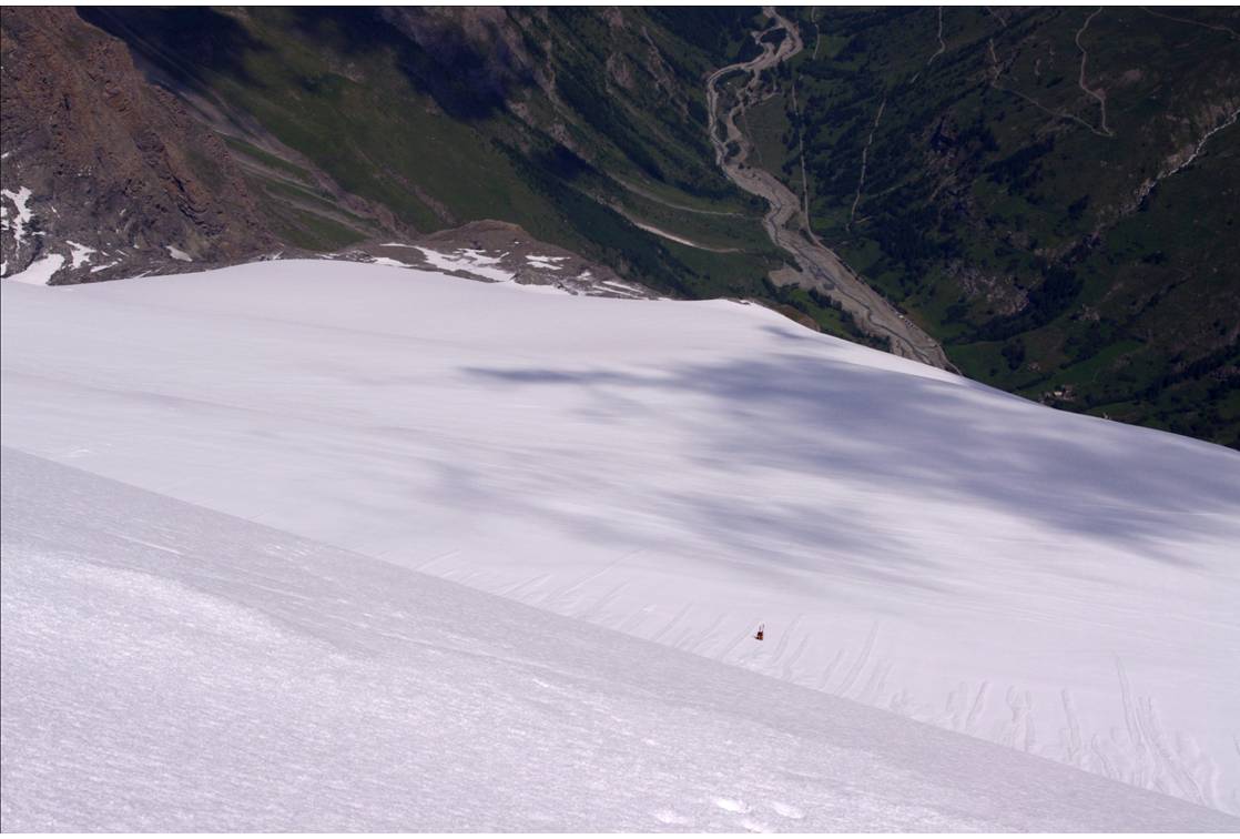 #10 Sacré Vol de Paul BLANC : Il y a des jours où l Sacré Vol de Paul BLANC : Il y a des jours où l'on voudrait s'appeler P.BLANC, skier à rebonds le glacier de Charbonnel, puis à la rupture des barres... sauter dans la vallée!!! ailes déployées!!!