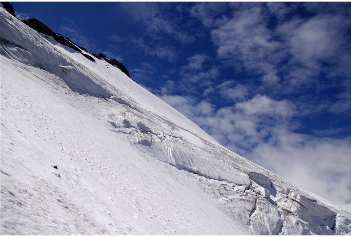 #14 La face descendue : Ambiance générale de la descente dans une neige qui ne marque même pas les virages du skieur... avec en plus, un peu d La face descendue : Ambiance générale de la descente dans une neige qui ne marque même pas les virages du skieur... avec en plus, un peu d'expo!