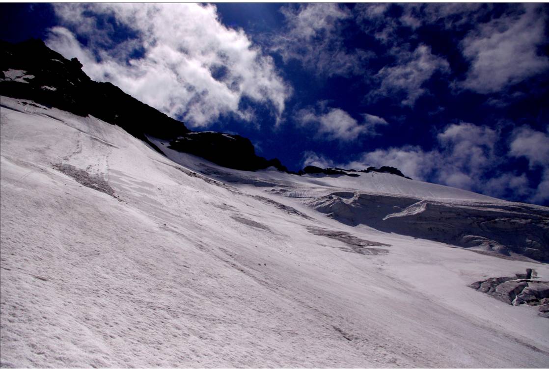#16 Sous 3300 Transfo : Sous l Sous 3300 Transfo : Sous l'altitude 3300, et sur les bonnes expositions... un peu de neige transfo vient donner à la descente le ludique de son grain.