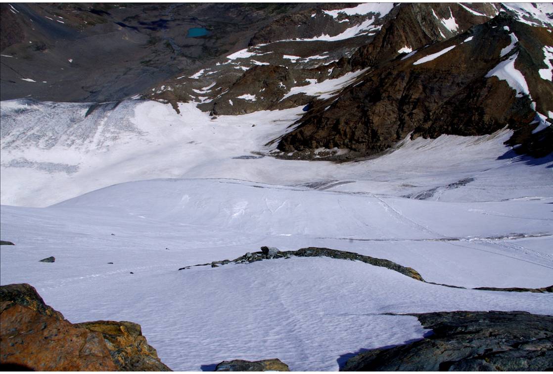 #7 La FN vue du sommet : Etat de la face N vue du haut, depuis la table sommitale. Un beau billard, mais qui restera en neige dure sur la partie au dessus de 3300. La FN vue du sommet : Etat de la face N vue du haut, depuis la table sommitale. Un beau billard, mais qui restera en neige dure sur la partie au dessus de 3300.