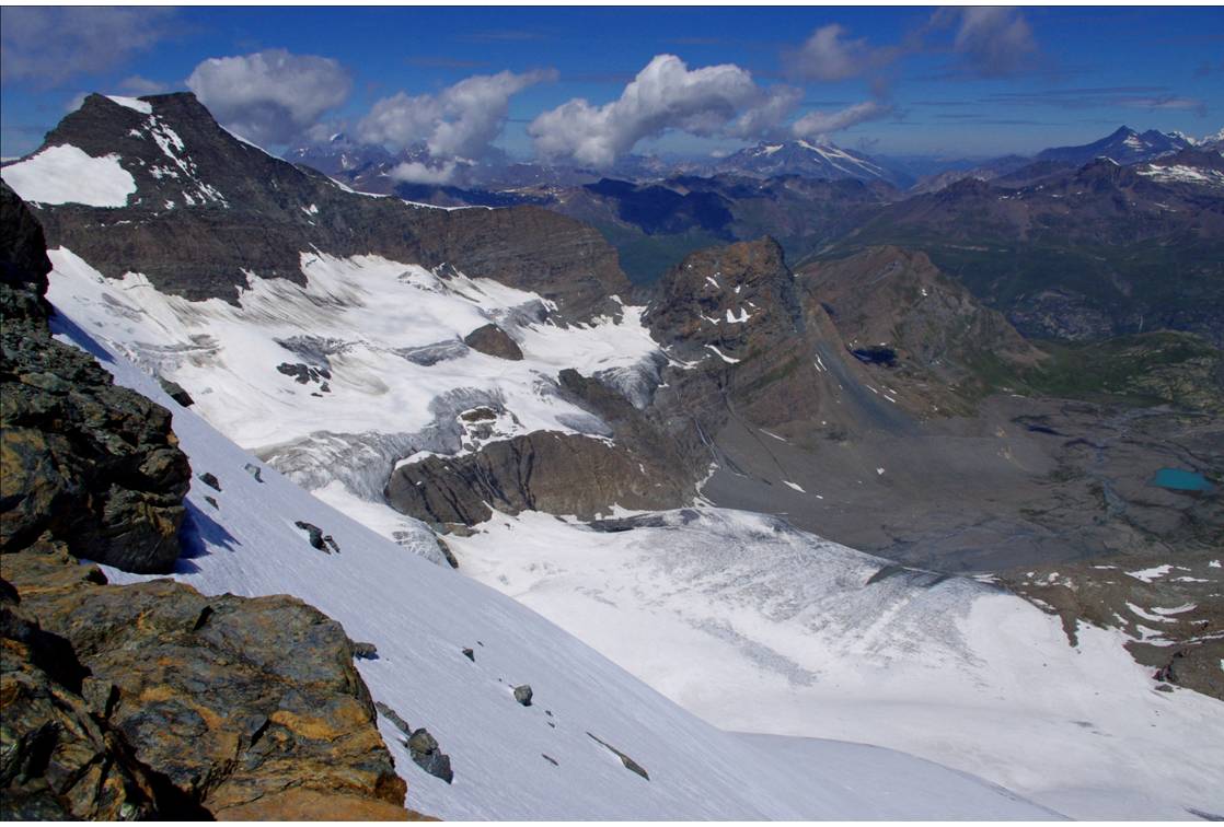 #8 Les Evettes : Le cirque des Evettes en juillet 2011. Une couverture nivale encore bien présente, dans un paysage d Les Evettes : Le cirque des Evettes en juillet 2011. Une couverture nivale encore bien présente, dans un paysage d'ampleur. Un lieu de nature vraiment mythique!
