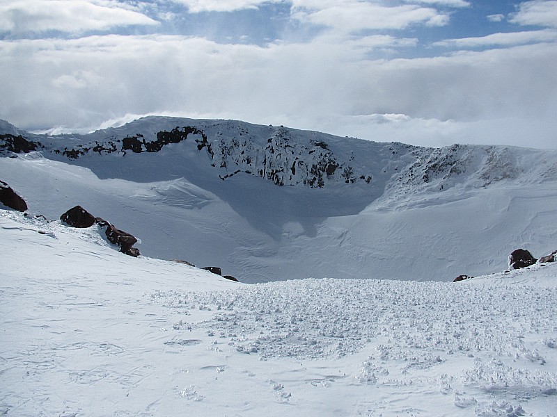 Cratère : Le cratère du volcan Chillan Nuevo à 3186m