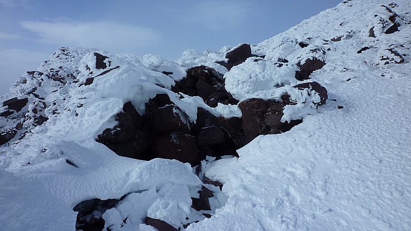 #14 Sommet : Roches volcaniques au sommet du Chillan Nuevo Sommet : Roches volcaniques au sommet du Chillan Nuevo