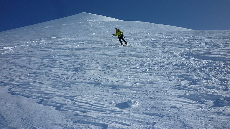 #12 Descente depuis le sommet : Descente avec le sommet de l Descente depuis le sommet : Descente avec le sommet de l'Antuco au fond