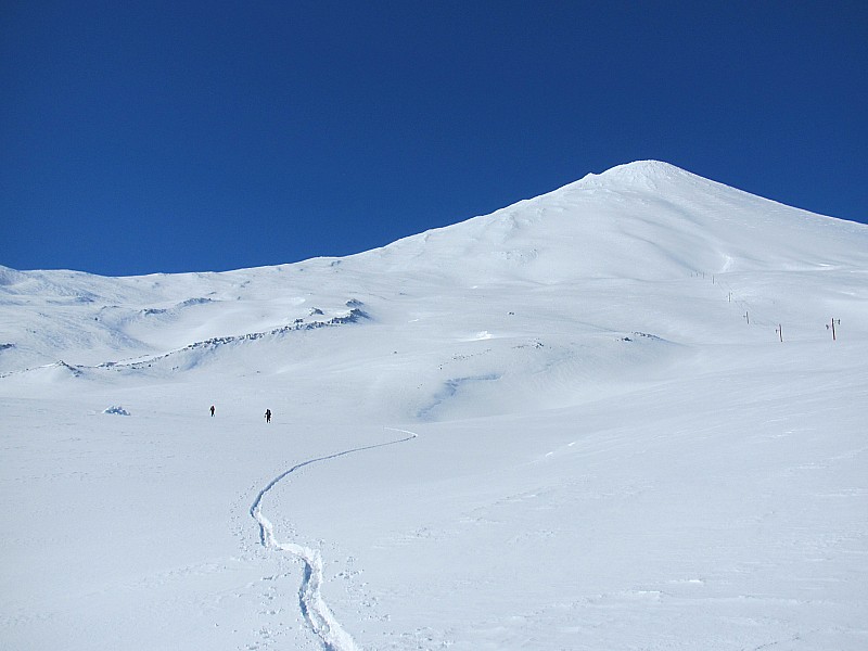 #2 Vers les pistes : Christophe et Didier sous le volcan Antuco Vers les pistes : Christophe et Didier sous le volcan Antuco