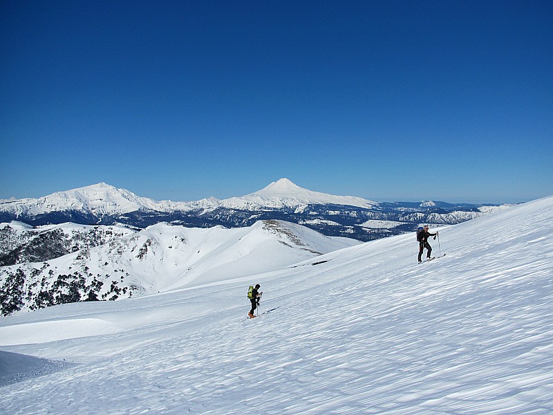 Ascension : En cours d'ascension avec Sierra Nevada à gauche et Volcan Llaima à droite