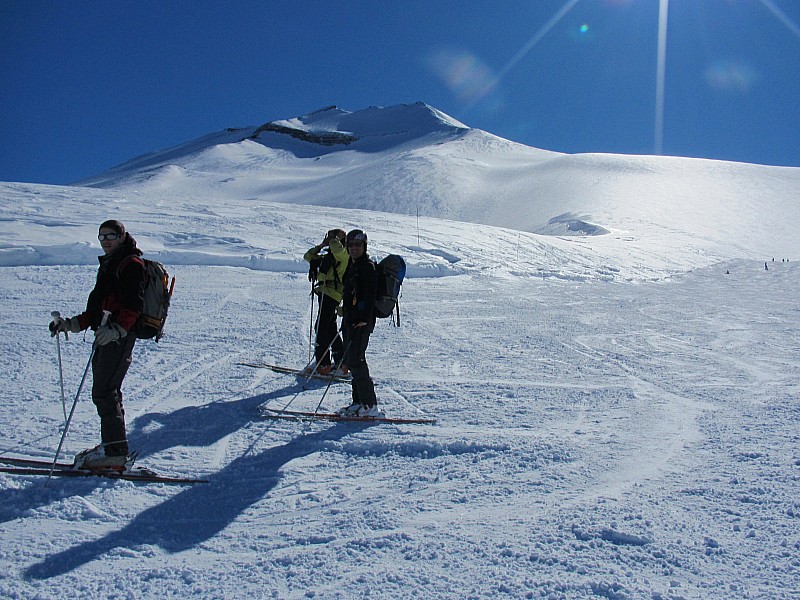 Descente : En arrivant sur les pistes de la station de Corralco et le volcan Lonquimay en fond.